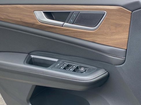 New 2026 Volkswagen Atlas SE image 11