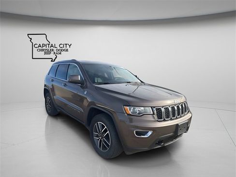 Used 2020 Jeep Grand Cherokee Laredo w/ Quick Order Package 2BN North image 2
