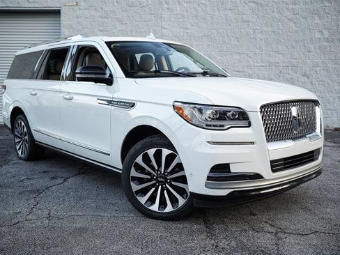 Used 2023 Lincoln Navigator L Reserve AWD/4WD image 8