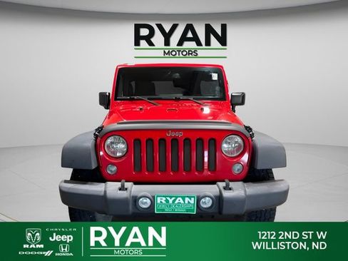 Used 2015 Jeep Wrangler Unlimited Rubicon w/ Max Tow Package AWD/4WD image 8