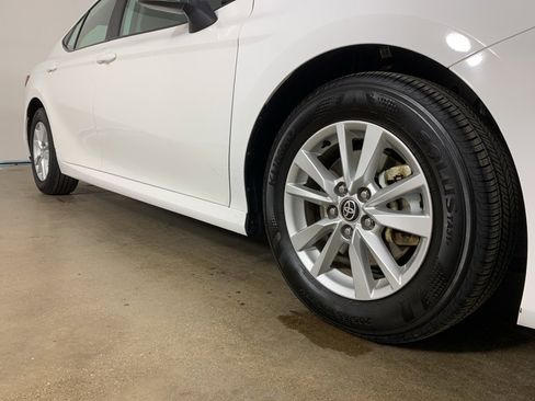 Used 2025 Toyota Camry LE image 6