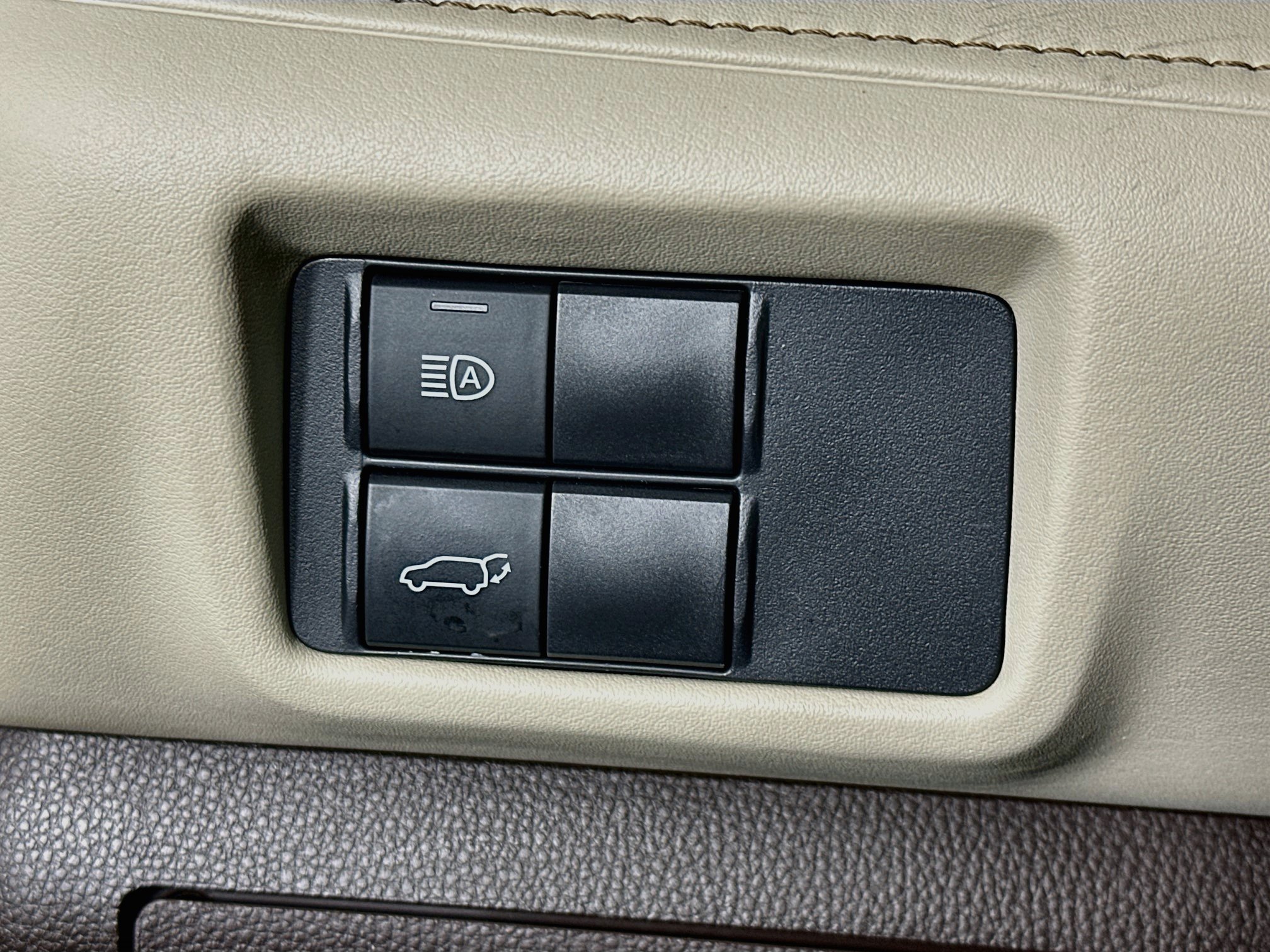 Used 2021 Toyota Highlander XLE AWD/4WD image 17