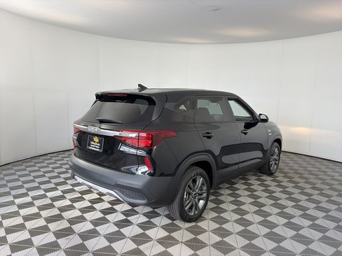 Used 2023 Kia Seltos LX AWD/4WD image 10