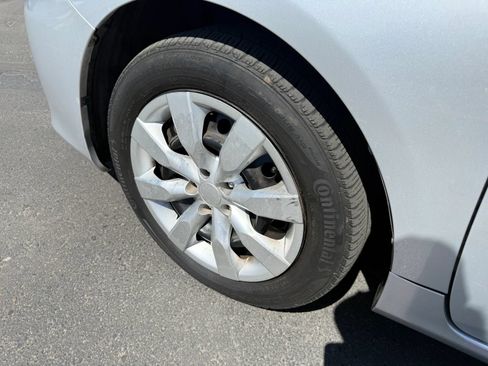 Used 2012 Toyota Corolla LE FWD image 21
