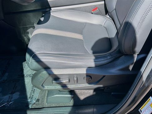 Used 2025 Honda Pilot EX-L image 17