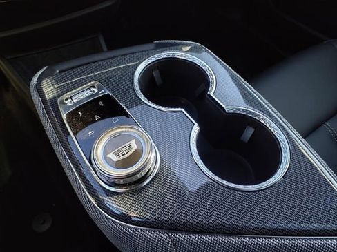 New 2025 Cadillac Optiq Luxury 1 image 33