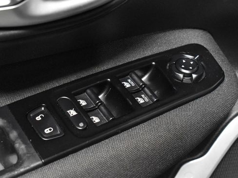 Used 2021 Jeep Renegade Sport image 10