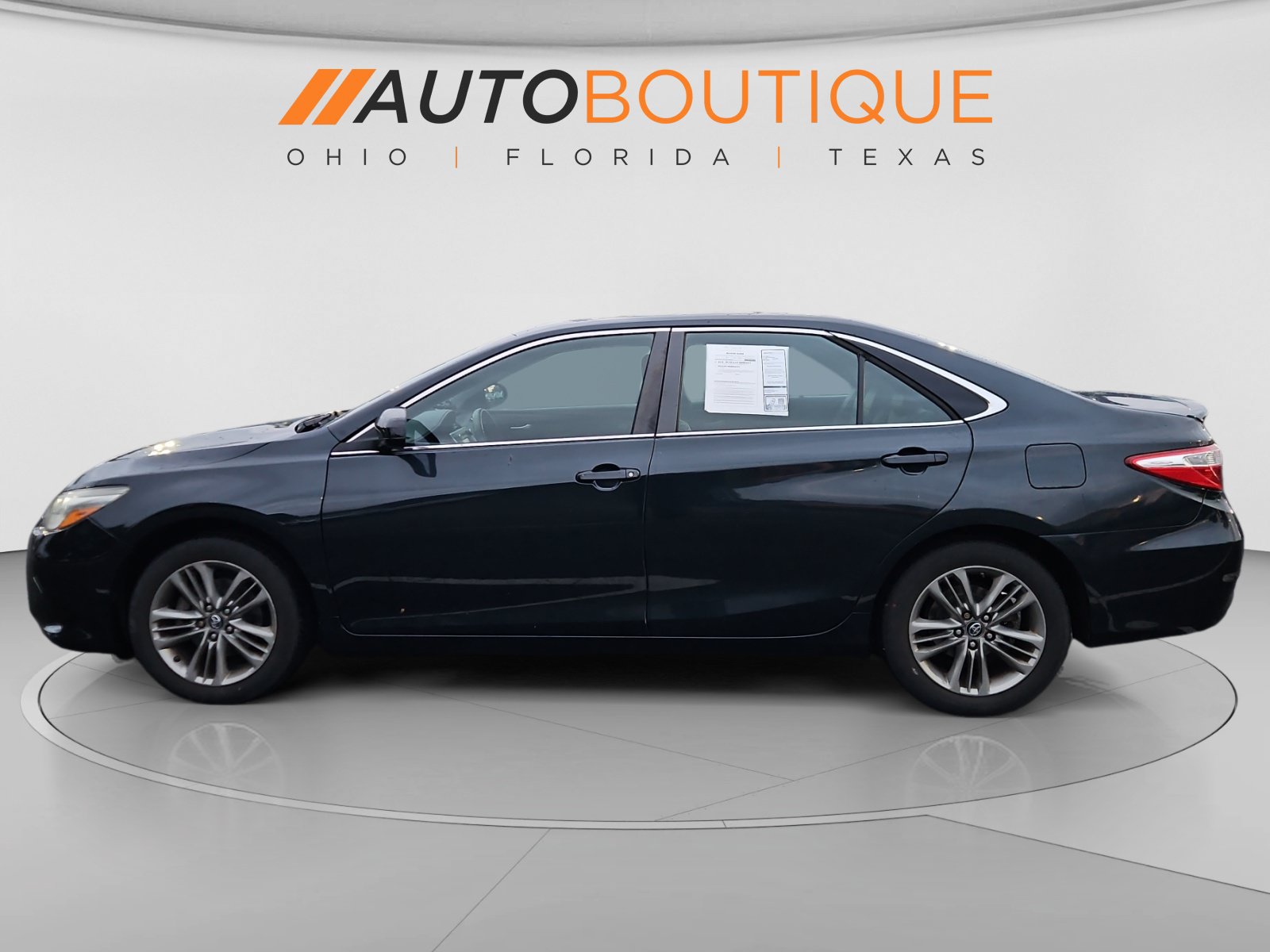 Used 2017 Toyota Camry SE w/ Moonroof Package FWD image 2