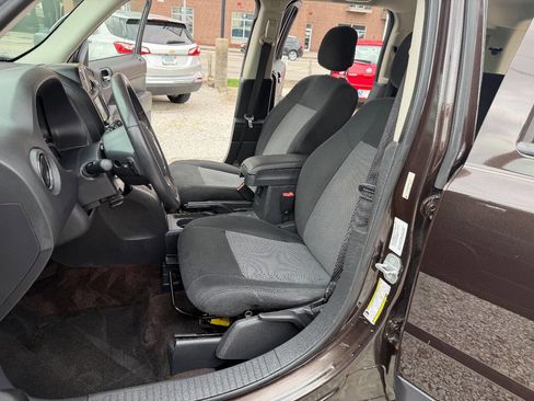 Used 2014 Jeep Patriot Latitude image 11