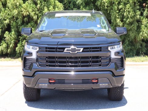 Used 2025 Chevrolet Silverado 1500 LT Trail Boss w/ Convenience Package II AWD/4WD image 3