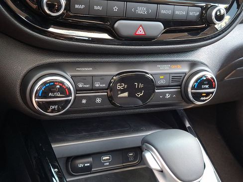 Certified 2025 Kia Soul GT-Line FWD image 15