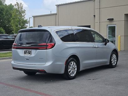 Used 2023 Chrysler Pacifica Touring-L