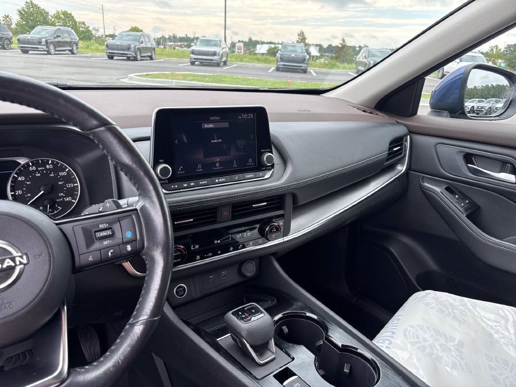 Used 2023 Nissan Rogue SV w/ SV Premium B Package FWD image 17