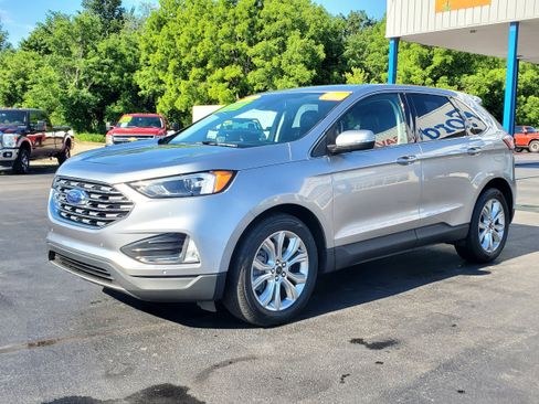 Used 2022 Ford Edge Titanium AWD/4WD image 2