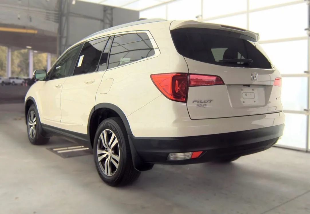 Used 2017 Honda Pilot EX-L image 2