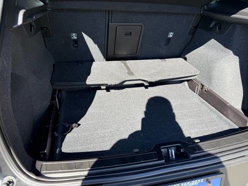 Used 2021 Volvo XC40 T5 Momentum image 29