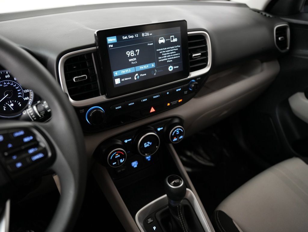 Used 2020 Hyundai Venue SEL FWD image 18