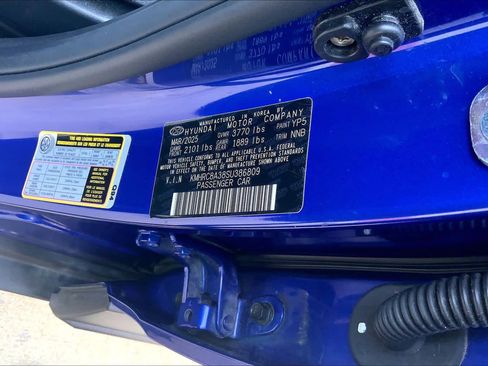 Certified 2025 Hyundai Venue SEL FWD image 33
