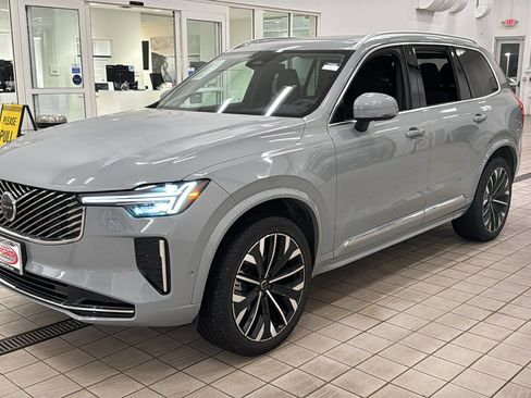 Used 2025 Volvo XC90 B6 Plus image 9