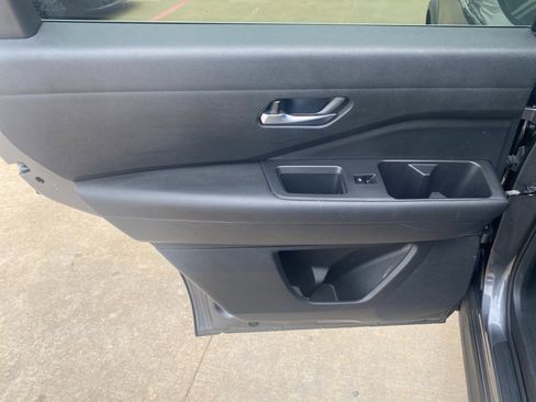 Used 2022 Nissan Pathfinder SV w/ SV Premium Package image 14