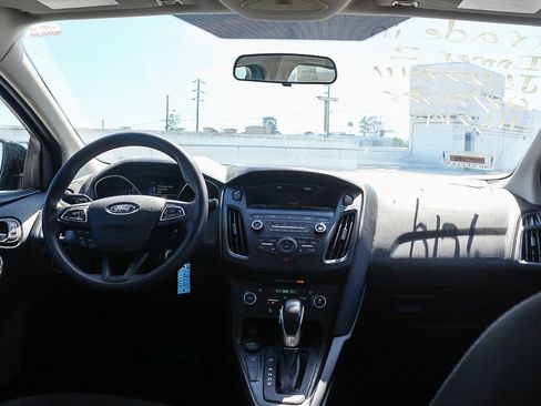 Used 2018 Ford Focus SE FWD image 13