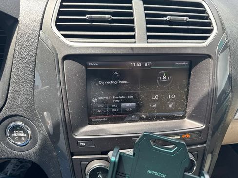Used 2016 Ford Explorer XLT w/ Equipment Group 202A FWD image 29