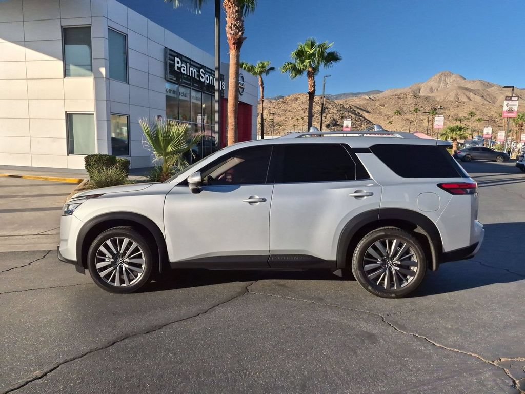 Used 2022 Nissan Pathfinder SL w/ SL Premium Package FWD image 3