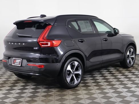 Used 2024 Volvo XC40 B5 Plus image 11