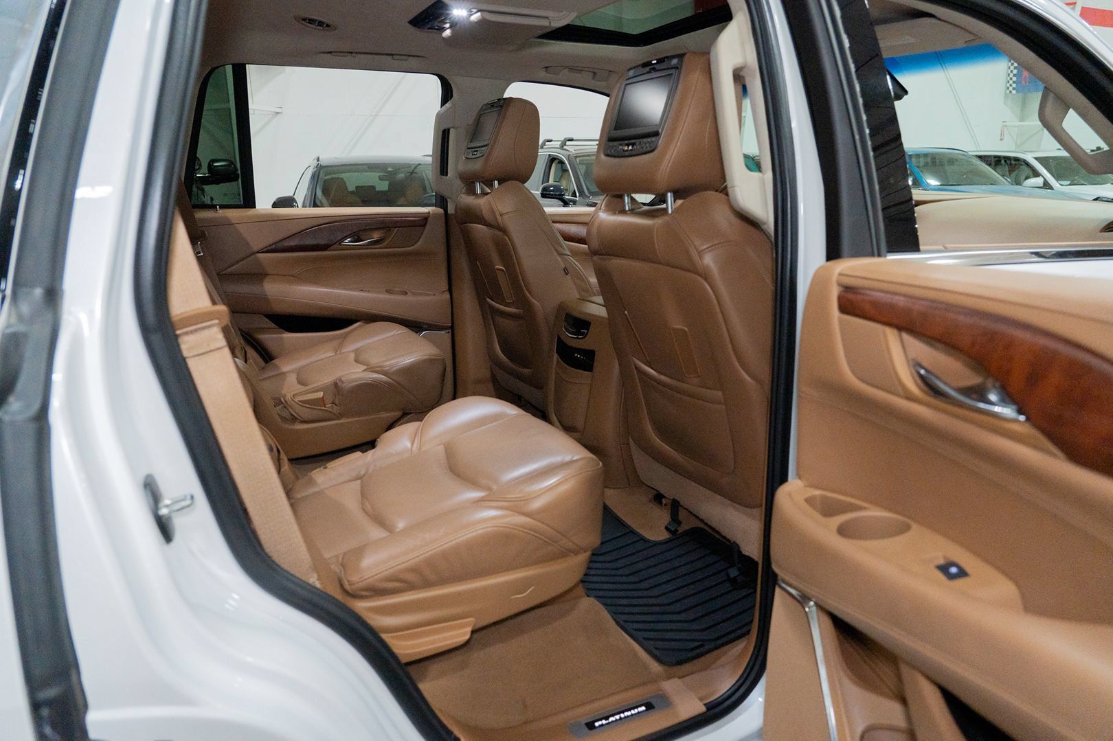 Used 2016 Cadillac Escalade Platinum AWD/4WD image 31