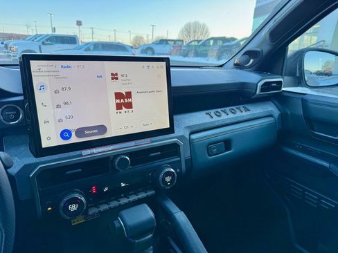 Used 2025 Toyota 4Runner Trailhunter image 19