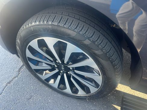 Used 2022 Lincoln Navigator L Reserve image 4