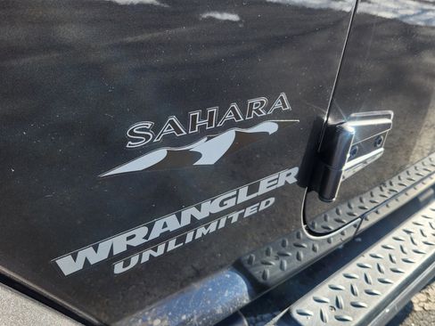 Used 2016 Jeep Wrangler Unlimited Sahara w/ Mopar Chrome Edition Group image 21