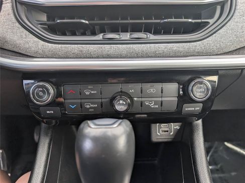 Used 2022 Jeep Compass Latitude AWD/4WD image 27