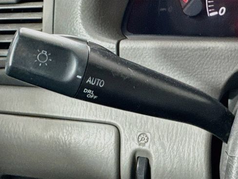 Used 2005 Toyota Camry FWD image 13