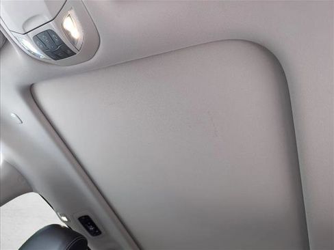 Used 2024 Chrysler Pacifica Limited FWD image 16