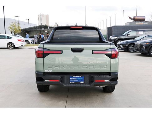 Certified 2025 Hyundai Santa Cruz SE image 8