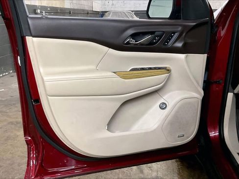 Used 2018 GMC Acadia Denali w/ Technology Package image 25