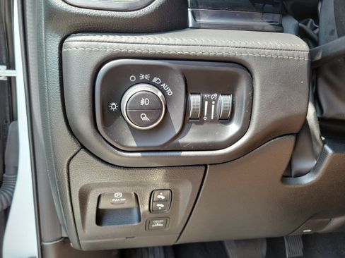Used 2025 RAM 1500 Limited AWD/4WD image 19