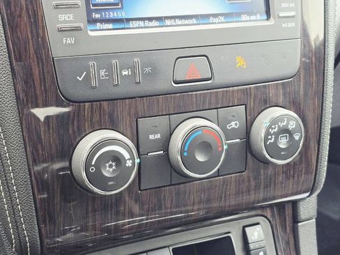 Used 2017 Chevrolet Traverse LT image 21