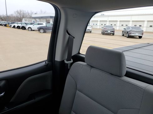 Used 2018 GMC Sierra 1500 Extended Cab Pickup image 13