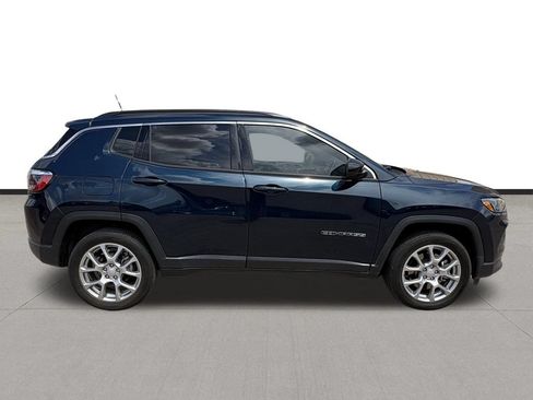 Used 2024 Jeep Compass Latitude AWD/4WD image 4