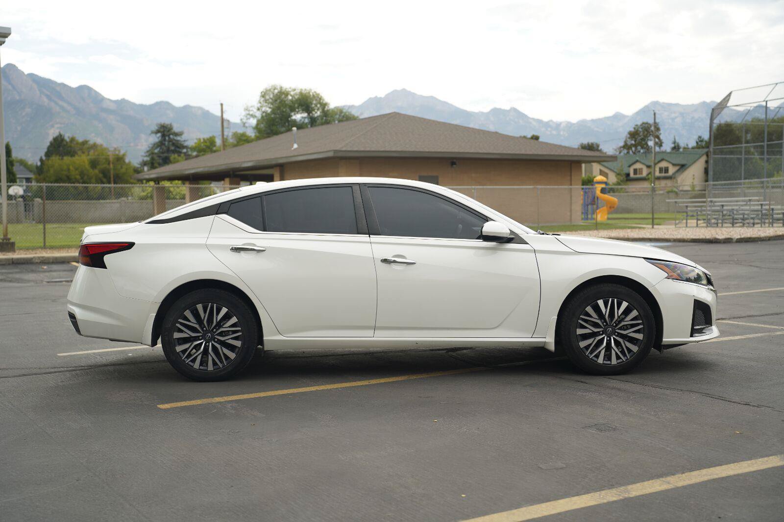 Used 2023 Nissan Altima 2.5 SV AWD/4WD image 6
