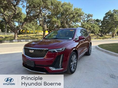 Used 2020 Cadillac XT6 Premium Luxury FWD image 2