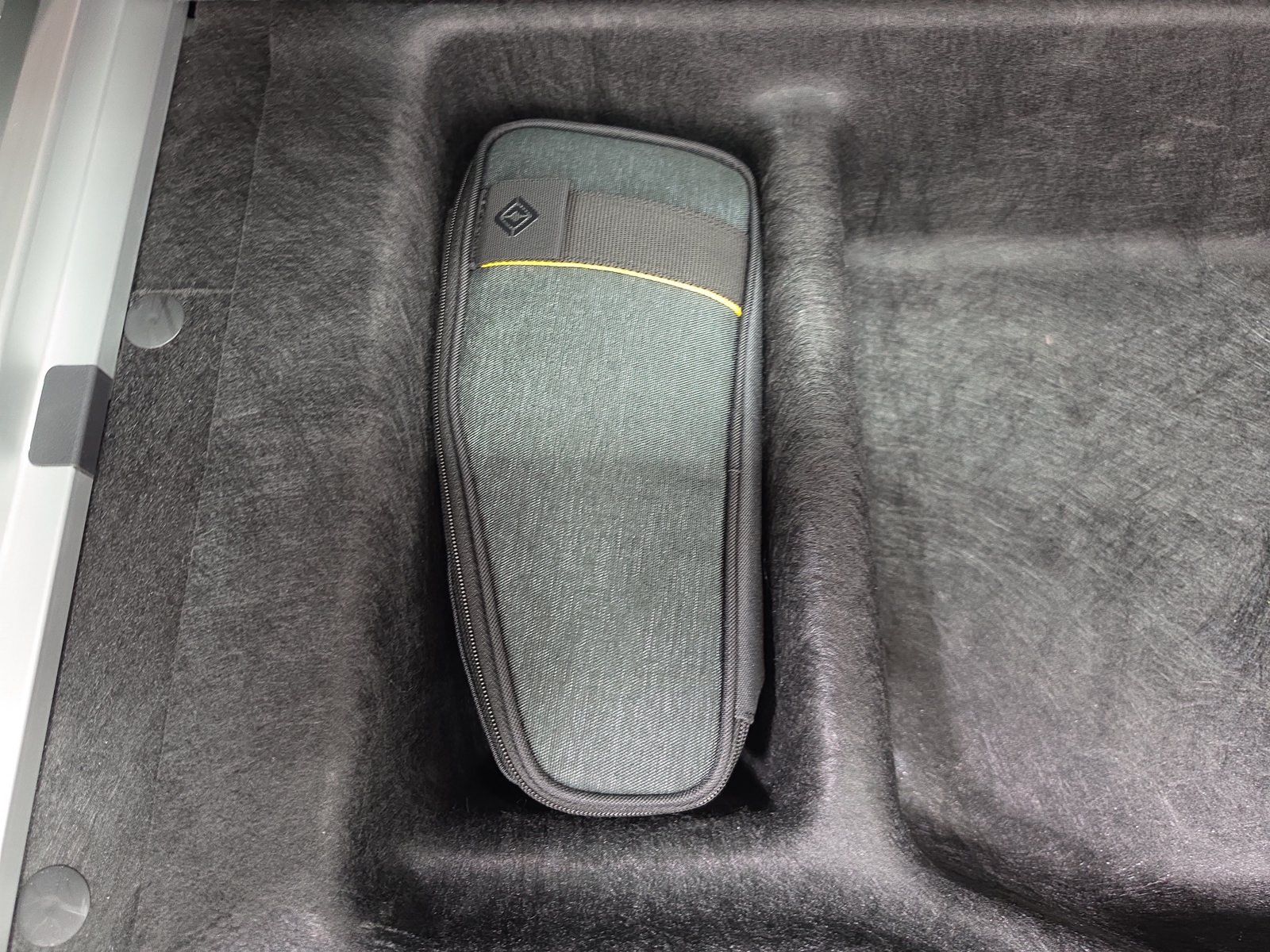 Used 2024 Rivian R1S Adventure Quad AWD/4WD image 34