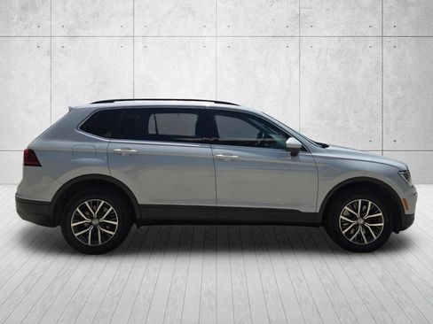 Used 2019 Volkswagen Tiguan SE w/ Panoramic Sunroof Package FWD image 6