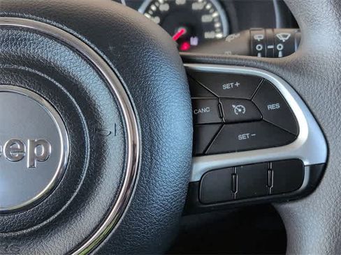 Used 2023 Jeep Renegade Latitude image 25