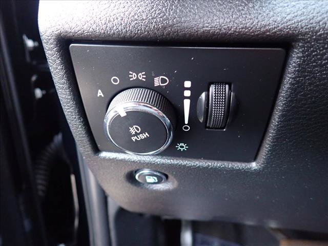 Used 2019 Jeep Grand Cherokee Laredo AWD/4WD image 14