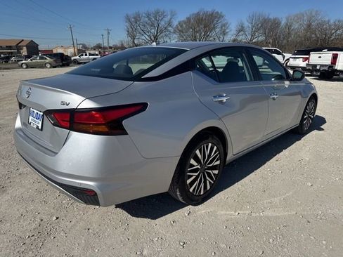 Used 2024 Nissan Altima 2.5 SV FWD image 6