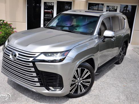 Used 2026 Lexus LX 700h Luxury AWD/4WD image 32