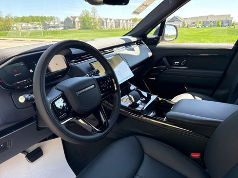 Used 2025 Land Rover Range Rover Sport Dynamic SE AWD/4WD image 14